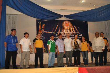 City Councilors of Valencia City pose with Usec. Austere Panadero, Mayor Constantino Jaraula, DILG RD Loreto Bhagwani, PCL and LnB Chapter Presidents, CLGOO Leonarda Alvarez after receiving their Award as Outstanding Sangguniang Panlungsod Regional Winner for the Local Legislative Award under the Component Cities category. (DILG)