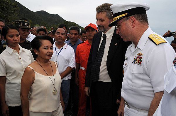 Rear Adm. James P. Wisecup, commander of the Ronald Reagan Carrier Strike Group, speaks with Philippines President Gloria Macapagal-Arroyo. Arroyo thanked Wisecup for the support the U.S. Navy is giving the Philippines during relief efforts in the wake of Typhoon Fengshen.